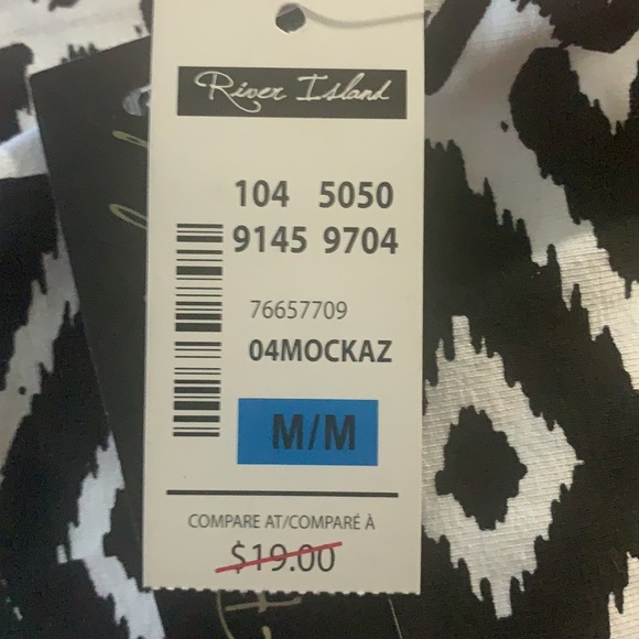 Beautiful top and pencil skirt set. - Picture 6 of 6